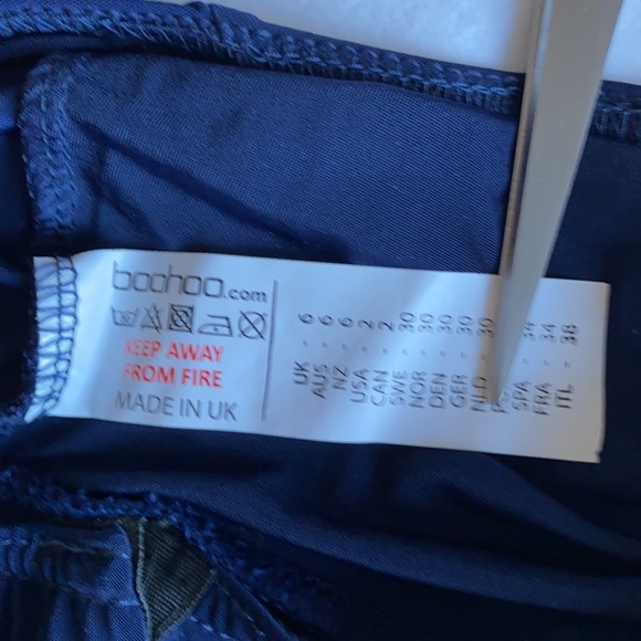 Boohoo plunge neckline long sleeve bodysuit in US 2 - Picture 10 of 11